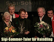 Hans-Jürgen Buchner (Haindling) erhielt den Sigi-Sommer-Taler 2015 der Narrhalla am 22.11.2015 im "Wirtshaus im Schlachthof"  (©Foto: Martin Schmitz)